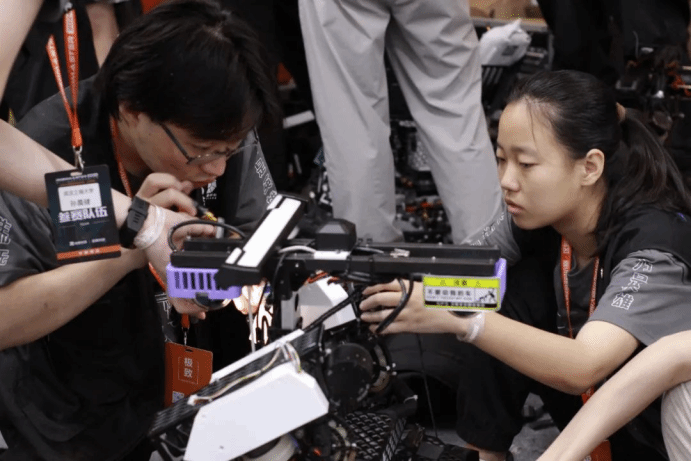 https://news.wit.edu.cn/__local/C/30/BC/E140ACA8748F0A59BD72DD3F4A4_E6905AB1_29B65.png